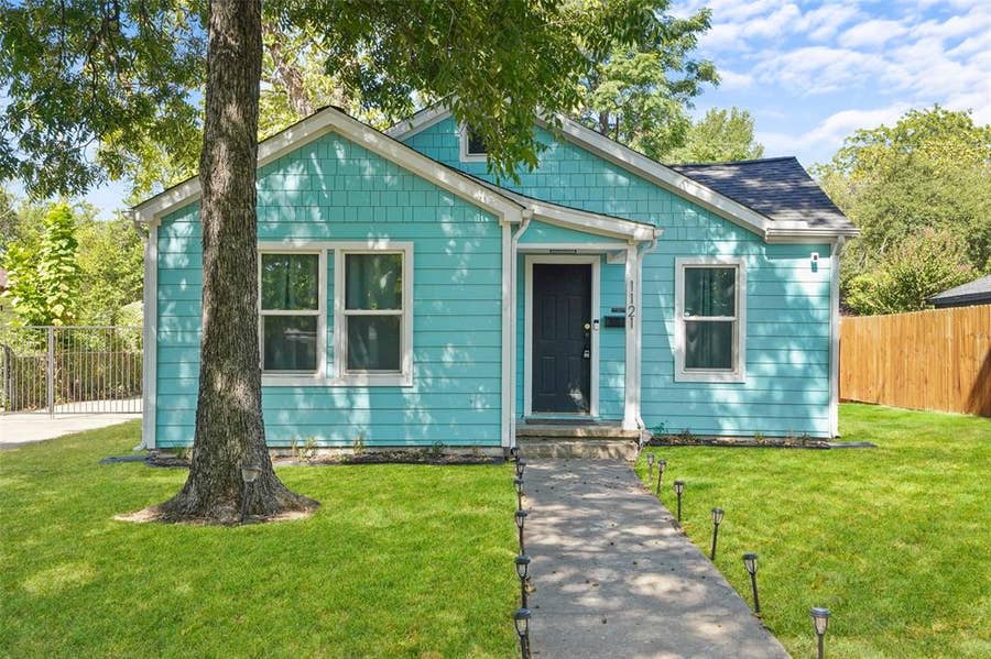 Property photo for 1121 Hudgins Avenue, Fort Worth, TX