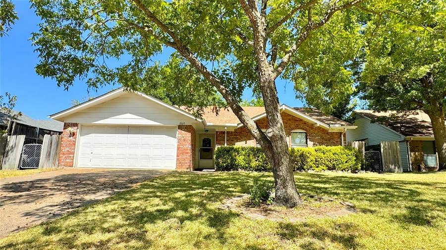 Property photo for 1809 Westgate Drive, Terrell, TX