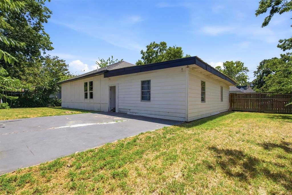 1812 Oneal Street, Greenville, TX 75401 1812 Oneal Street, Greenville, TX 75401