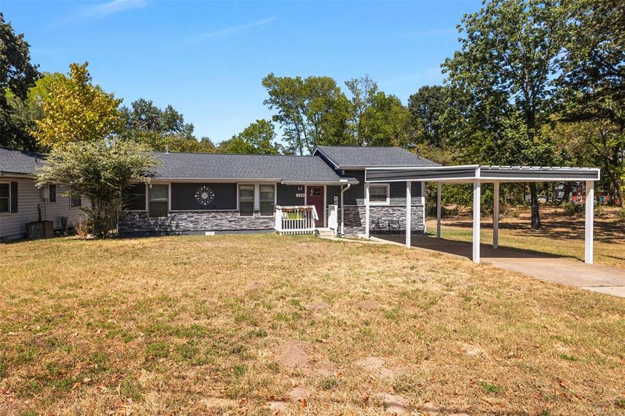 Property photo for 120 Memorial Drive, Gun Barrel City, TX