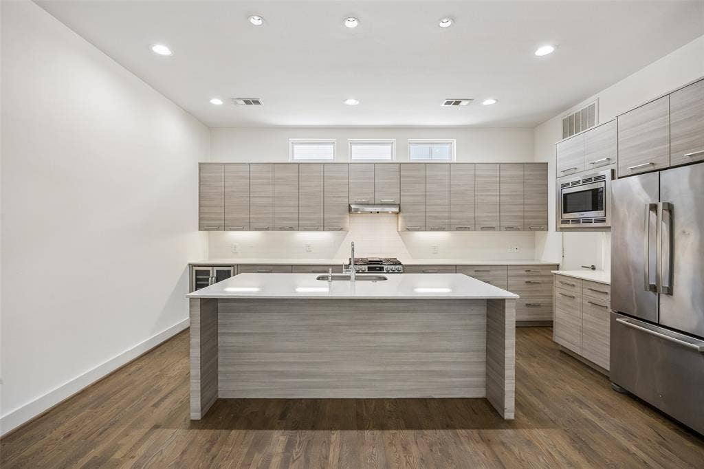 4025 Lemmon Tree Place, Dallas, TX 75219 4025 Lemmon Tree Place, Dallas, TX 75219