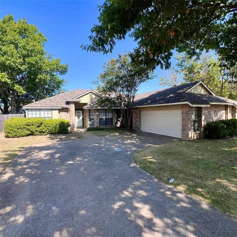 Property photo for 205 Sunset Drive, Glenn Heights, TX