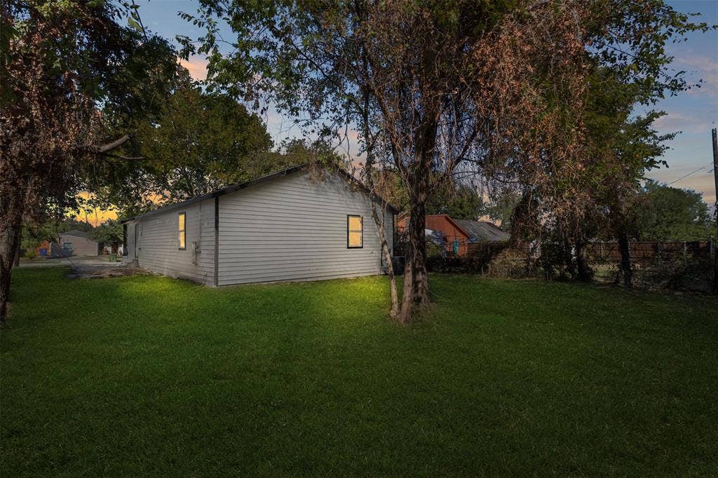 212 E Marguerita Drive, Garland, TX 75040 212 E Marguerita Drive, Garland, TX 75040