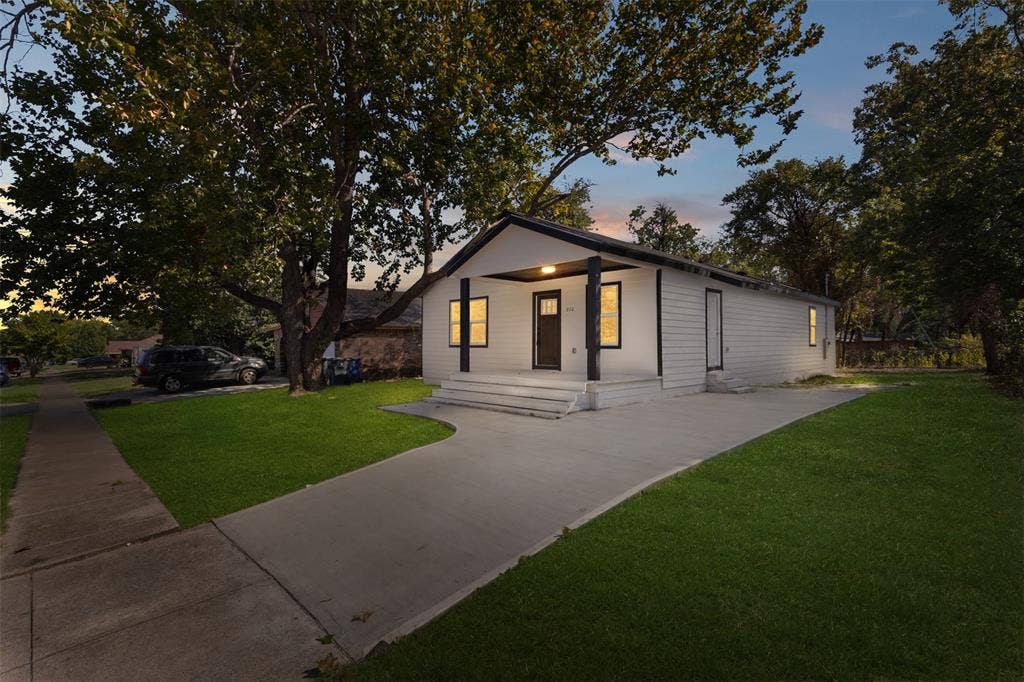 212 E Marguerita Drive, Garland, TX 75040 Contemporary exterior with white siding and dark trim