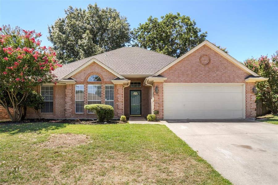Property photo for 1025 Westgrove Drive, Saginaw, TX