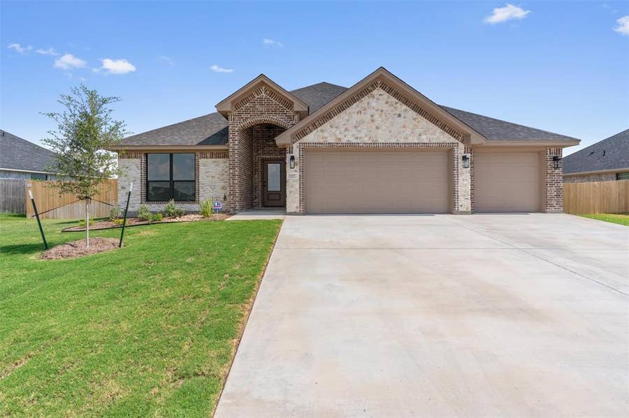 Property photo for 1408 Tahonta Drive, Hewitt, TX