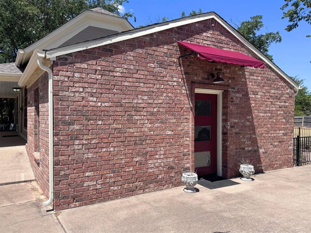 902 W Pearl Street, Granbury, TX 76048 902 W Pearl Street, Granbury, TX 76048