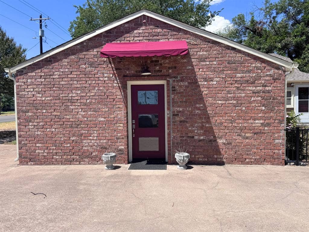 902 W Pearl Street, Granbury, TX 76048 902 W Pearl Street, Granbury, TX 76048