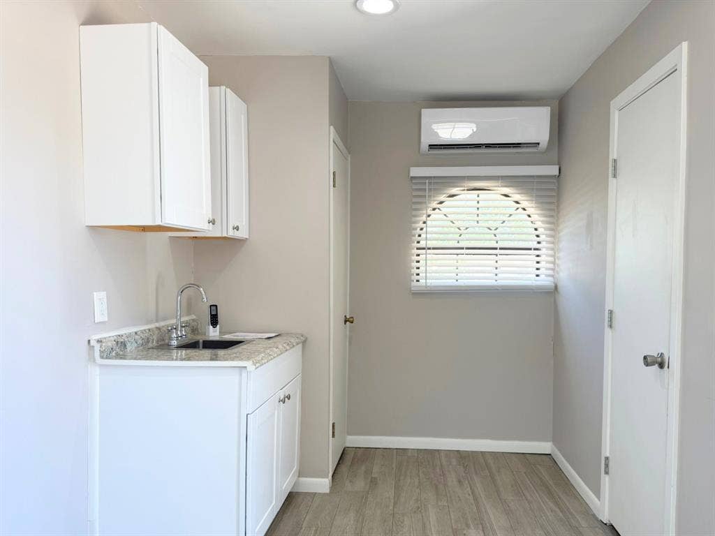 902 W Pearl Street, Granbury, TX 76048 Small kitchenette area with storage and sink