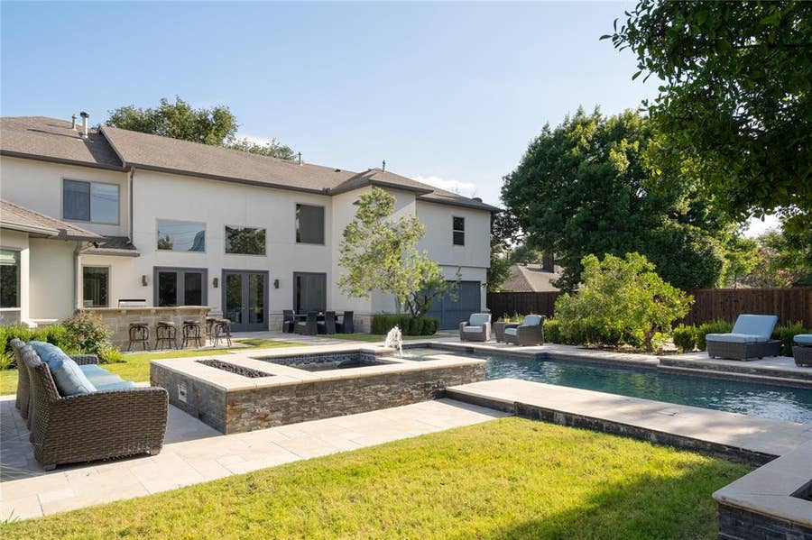 Property photo for 5517 Charlestown Drive, Dallas, TX