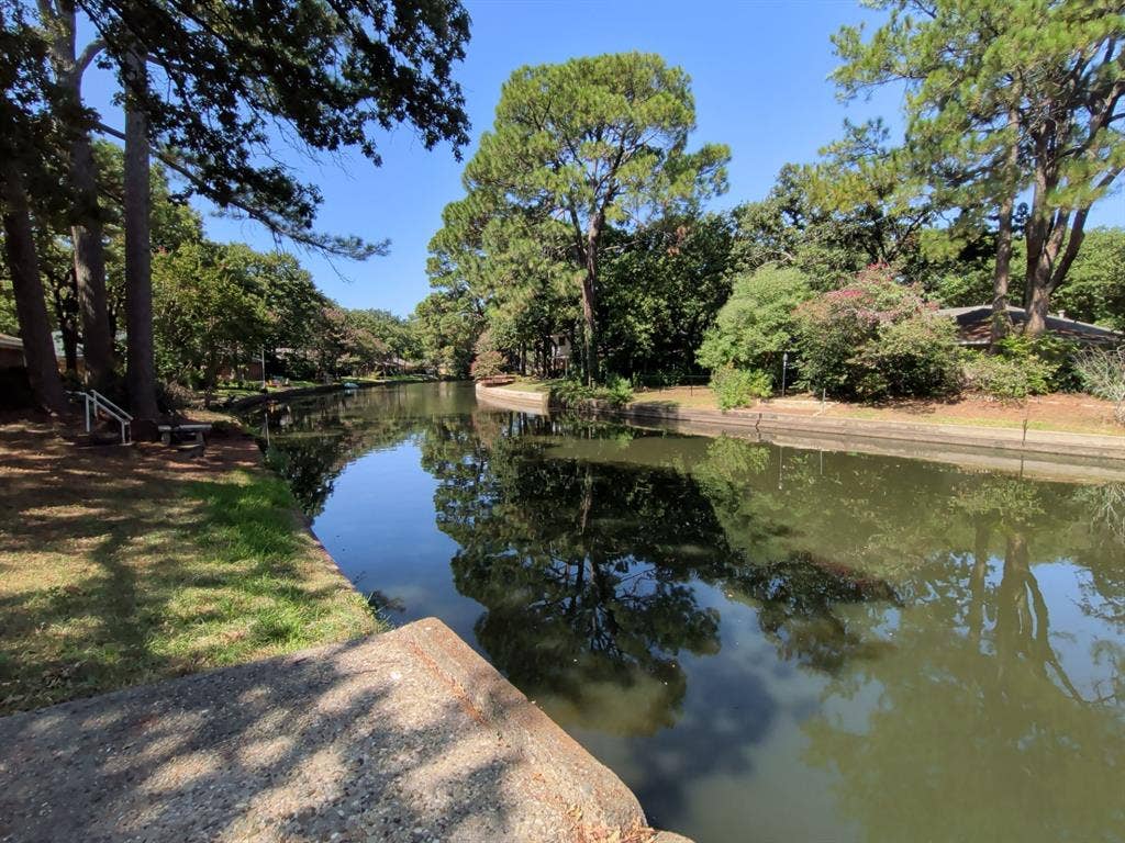 2311 Lakeside Drive, Arlington, TX 76013