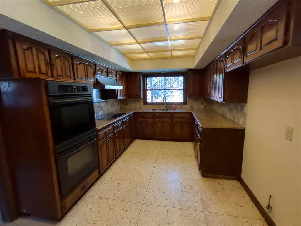 2311 Lakeside Drive, Arlington, TX 76013