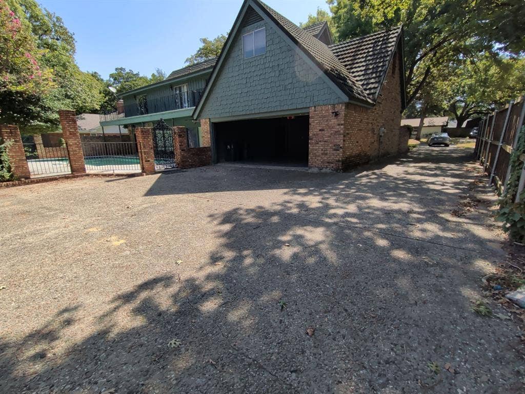 2311 Lakeside Drive, Arlington, TX 76013