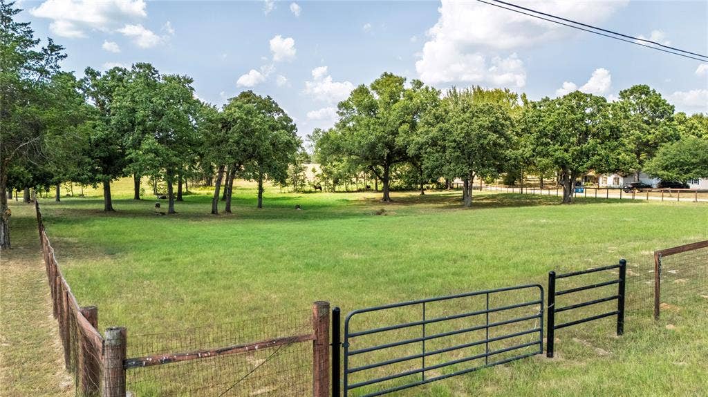 2301 Lakefront Shores Drive, Athens, TX 75752 2301 Lakefront Shores Drive, Athens, TX 75752