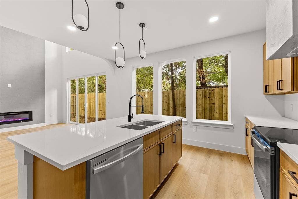 3914 Spence Street, Dallas, TX 75215 3914 Spence Street, Dallas, TX 75215