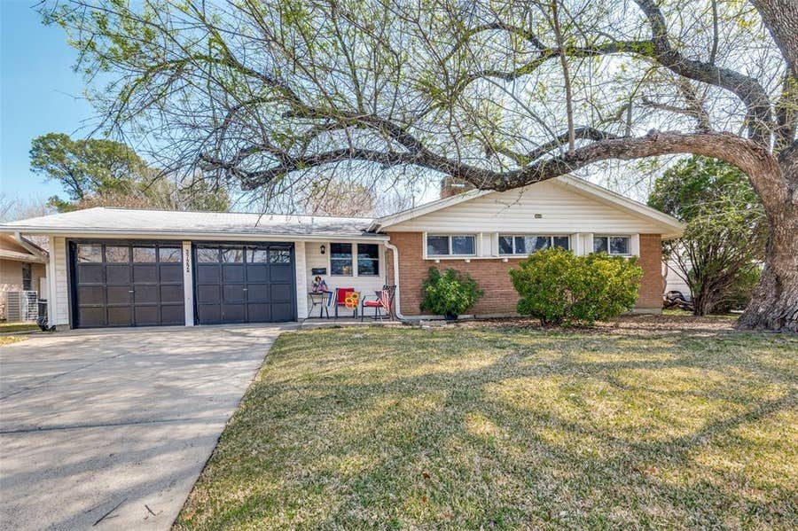 Property photo for 3722 Devonshire Court W, Irving, TX