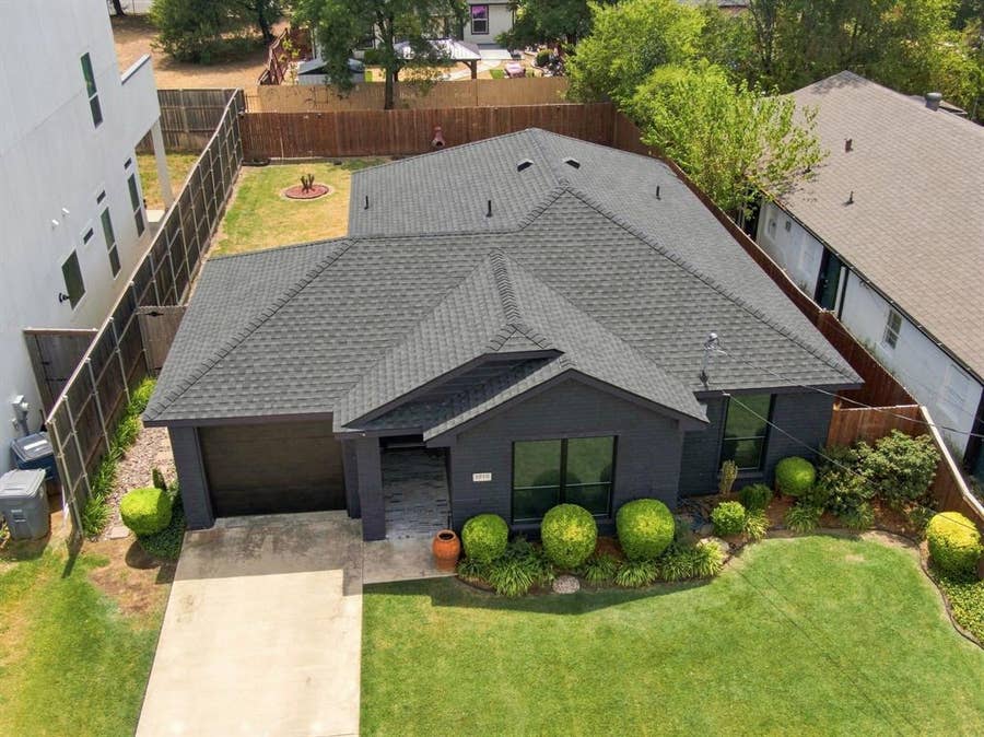 Property photo for 1910 Mcbroom Street, Dallas, TX