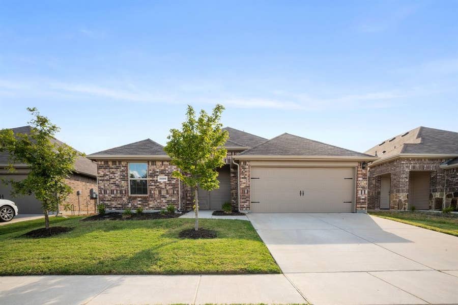 Property photo for 2909 Baldwin Lane, Ennis, TX