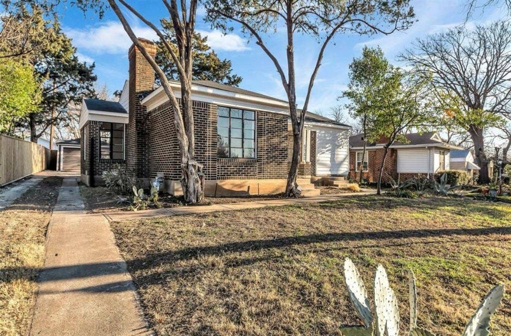 2753 El Tivoli Drive, Dallas, TX 75211 2753 El Tivoli Drive, Dallas, TX 75211