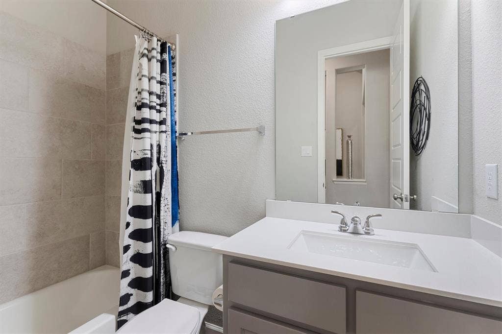 2825 Shane Drive, Midlothian, TX 76065 2825 Shane Drive, Midlothian, TX 76065