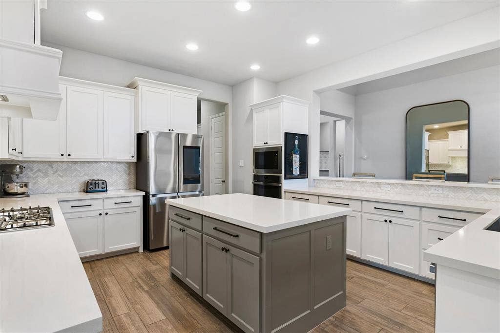 2825 Shane Drive, Midlothian, TX 76065 2825 Shane Drive, Midlothian, TX 76065