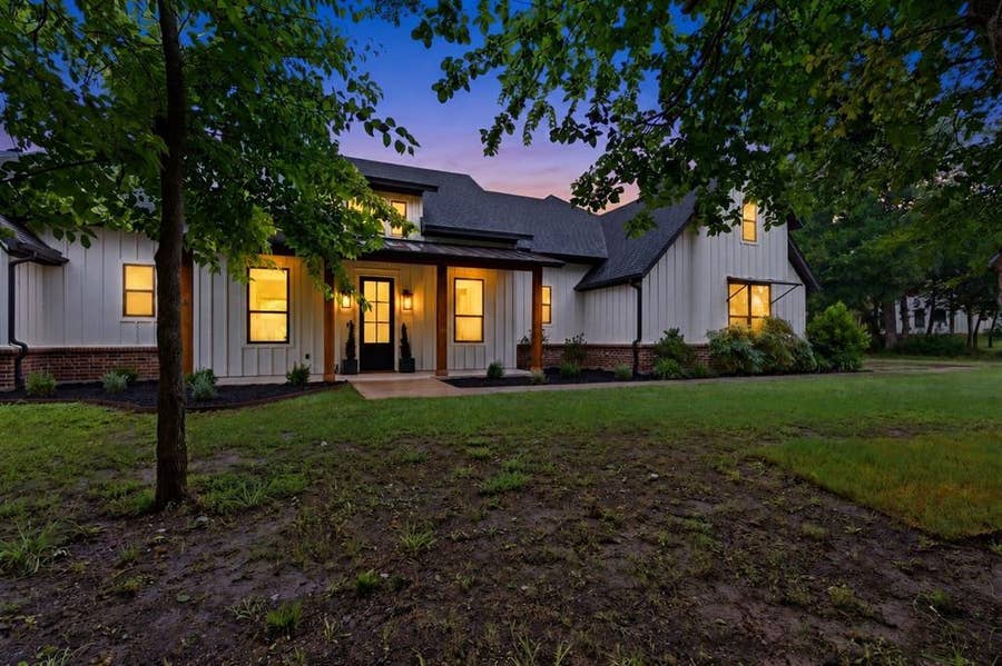 Property photo for 205 Deer Glade Court, Azle, TX