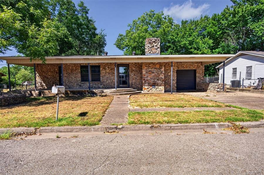 Property photo for 702 N Rita Street, Lacy Lakeview, TX