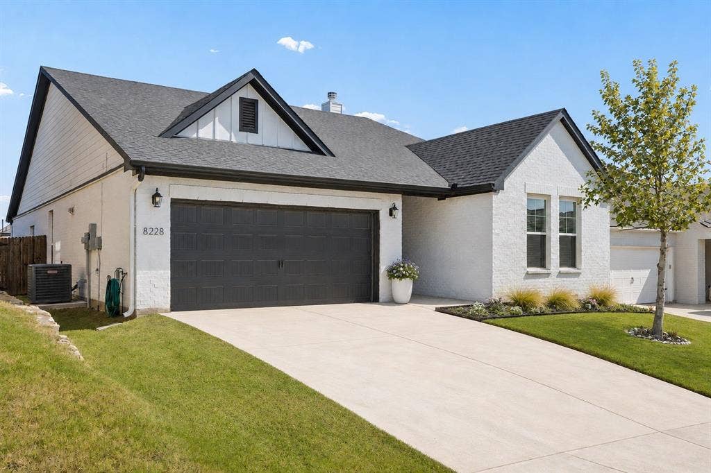 8228 Cheetah Path, Godley, TX 76044 8228 Cheetah Path, Godley, TX 76044
