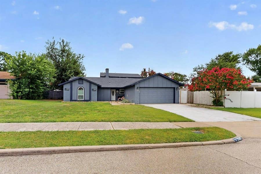 Property photo for 3508 Grande Bulevar, Irving, TX