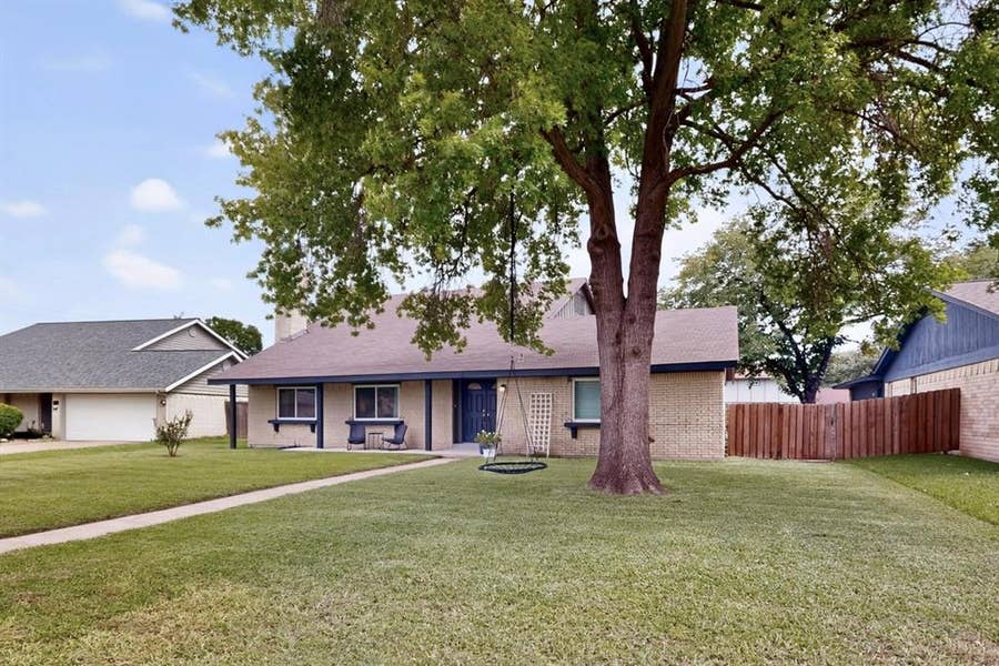 Property photo for 13 Grant Circle, Richardson, TX