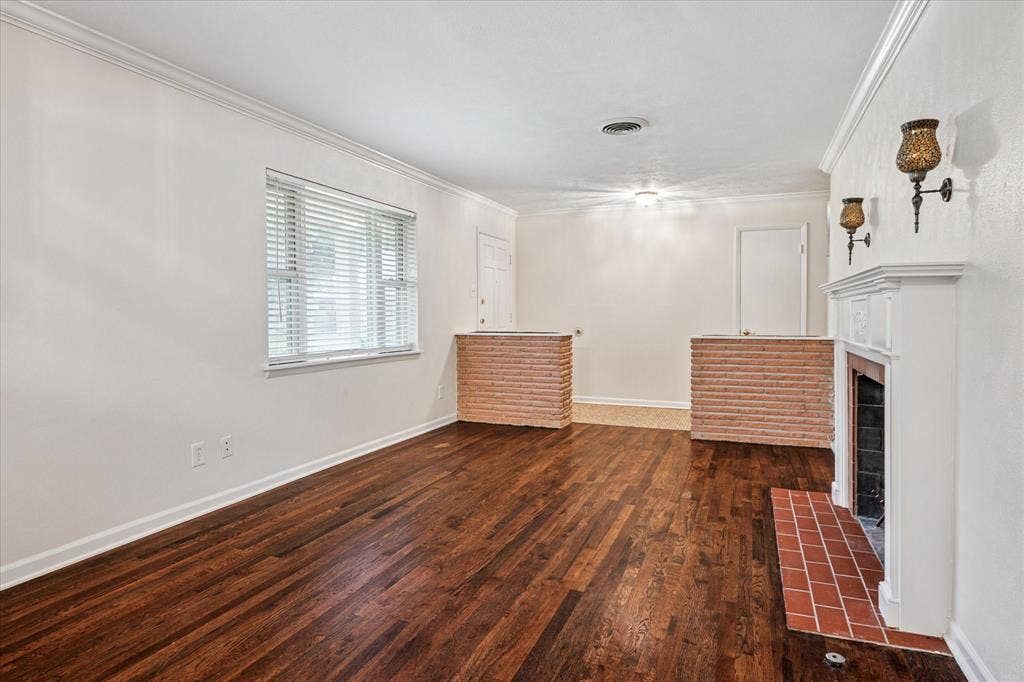 1725 Mapleton Drive, Dallas, TX 75228 Open formals with original oak hardwoods, brick planters, and tiled entry.