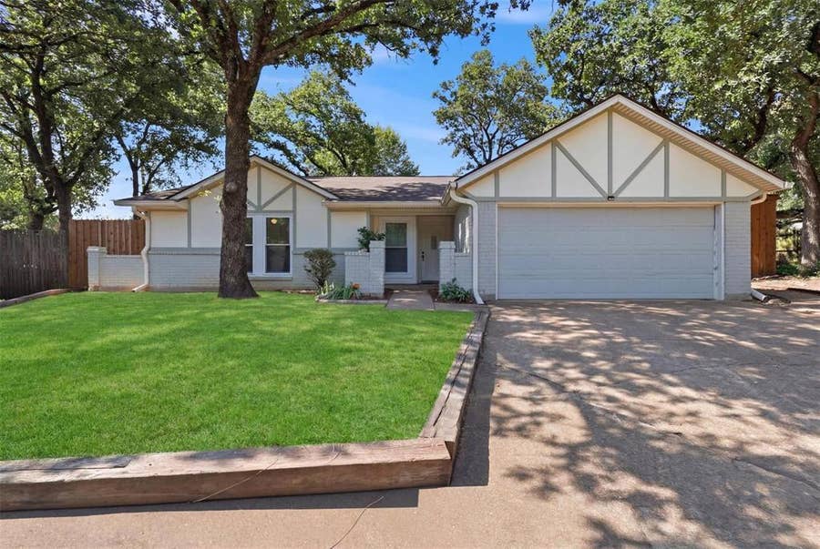 Property photo for 2400 York Minster Court, Arlington, TX