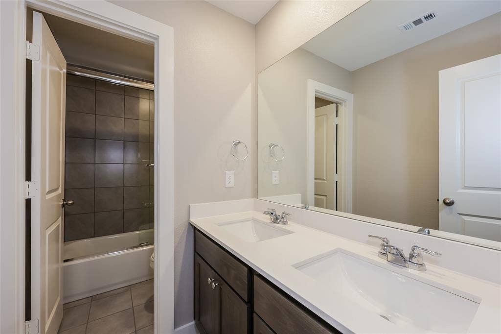 725 Painted Loon Drive, Arlington, TX 76005 725 Painted Loon Drive, Arlington, TX 76005