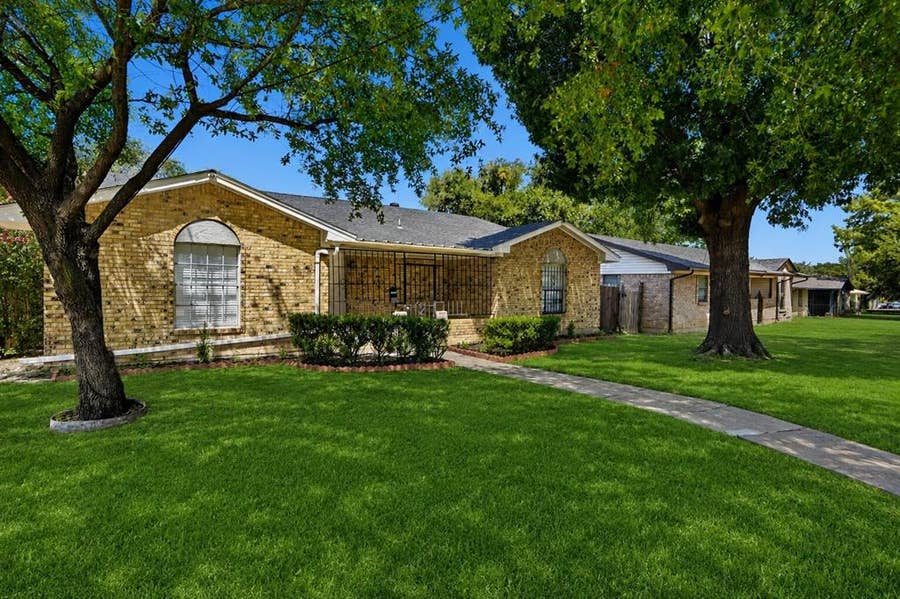 Property photo for 831 Kelso Drive, Dallas, TX