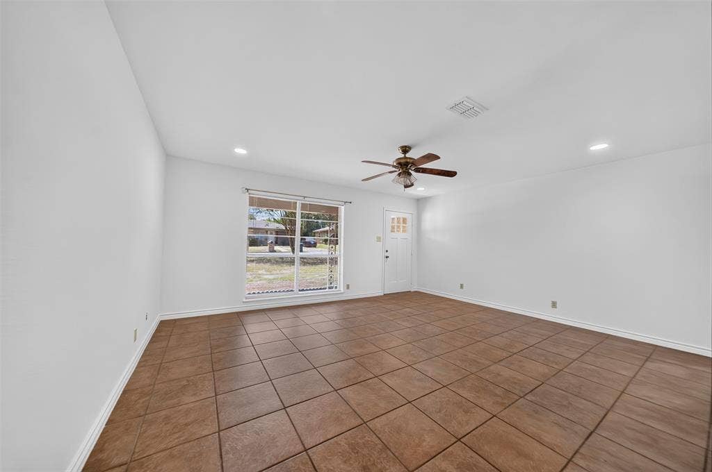3041 Lakewood Drive, Tyler, TX 75702 Natural light