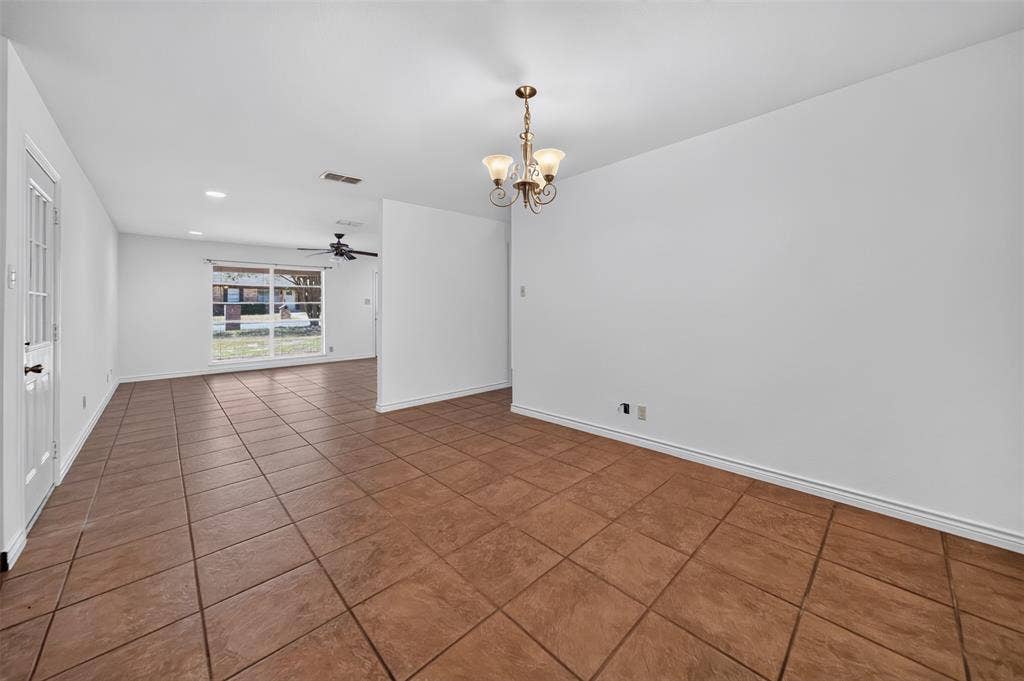 3041 Lakewood Drive, Tyler, TX 75702 Beautiful Flooring