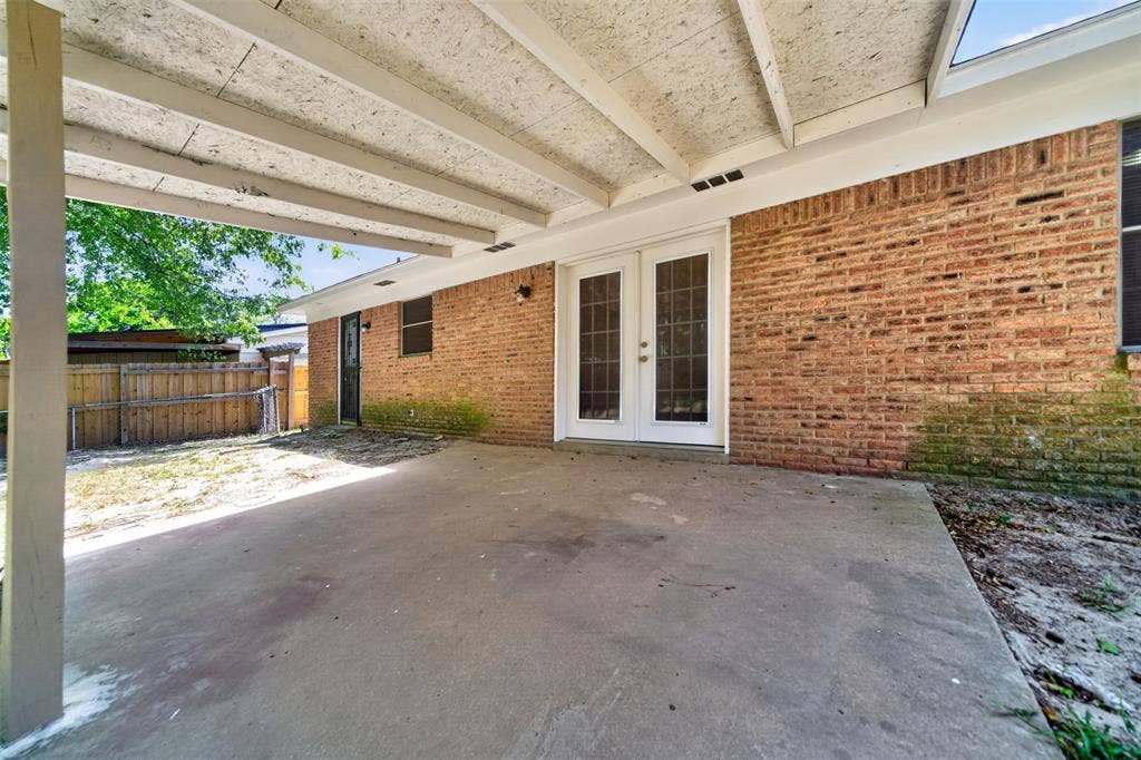 3041 Lakewood Drive, Tyler, TX 75702 Covered patio