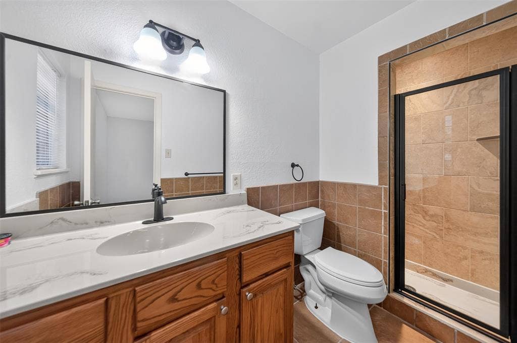 3041 Lakewood Drive, Tyler, TX 75702 Primary bath