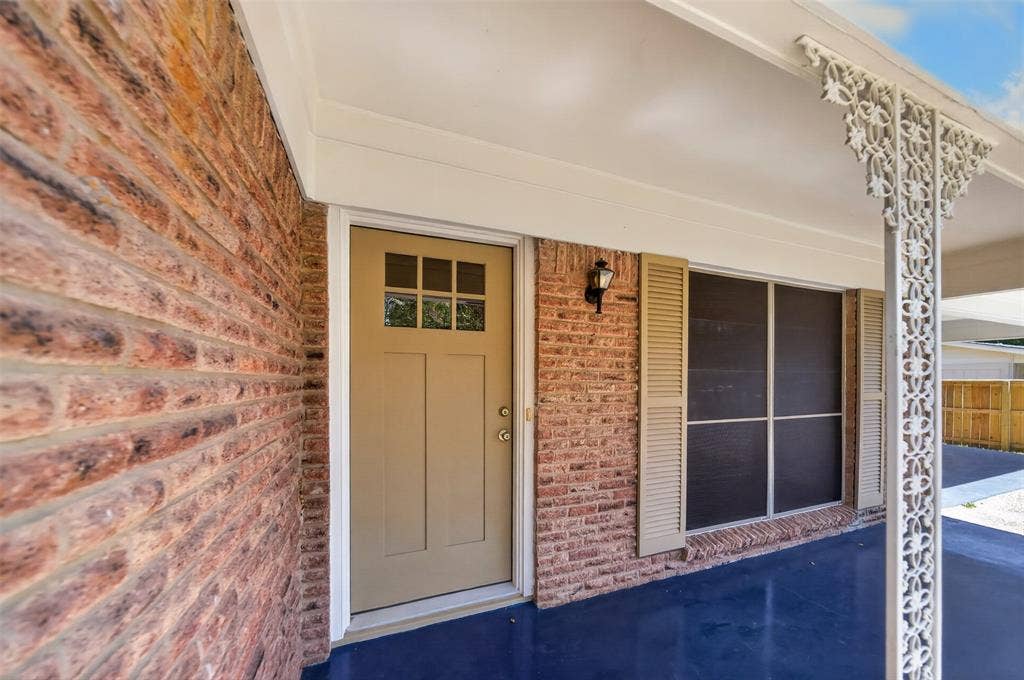 3041 Lakewood Drive, Tyler, TX 75702 Covered porch