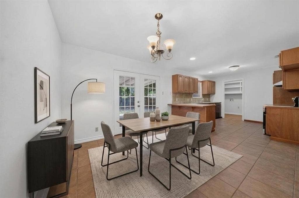 3041 Lakewood Drive, Tyler, TX 75702 Virtual Staged