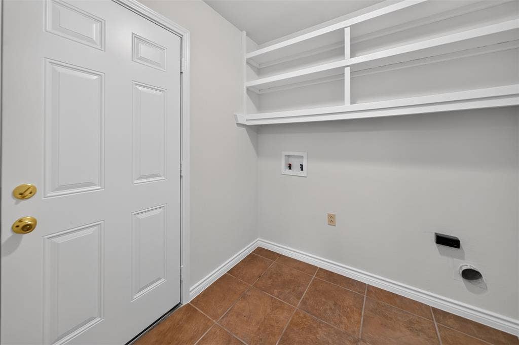 3041 Lakewood Drive, Tyler, TX 75702 Utility w/ outside access