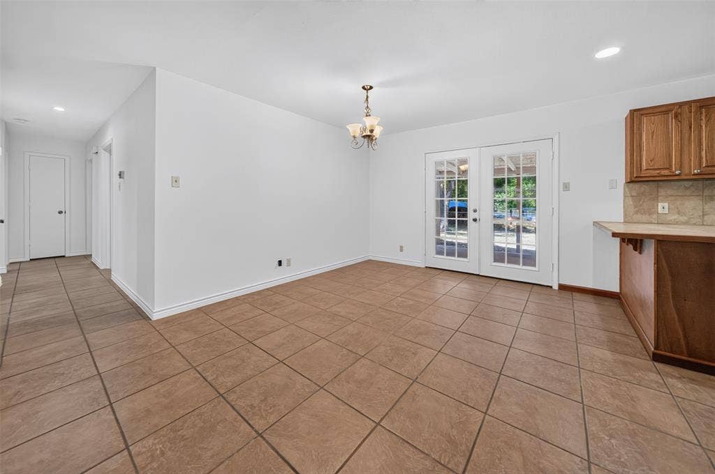 3041 Lakewood Drive, Tyler, TX 75702 French doors in dining area