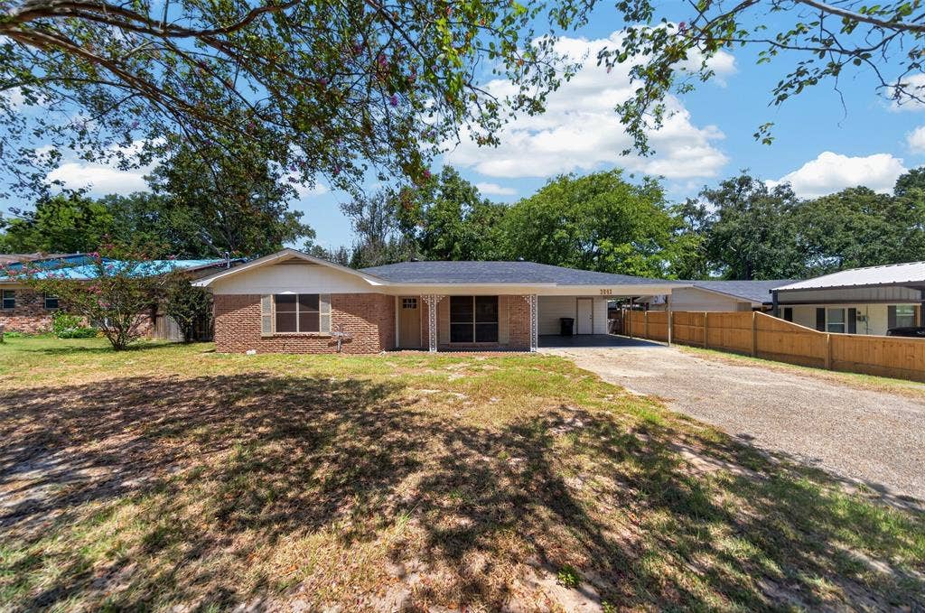 3041 Lakewood Drive, Tyler, TX 75702 New Price!
