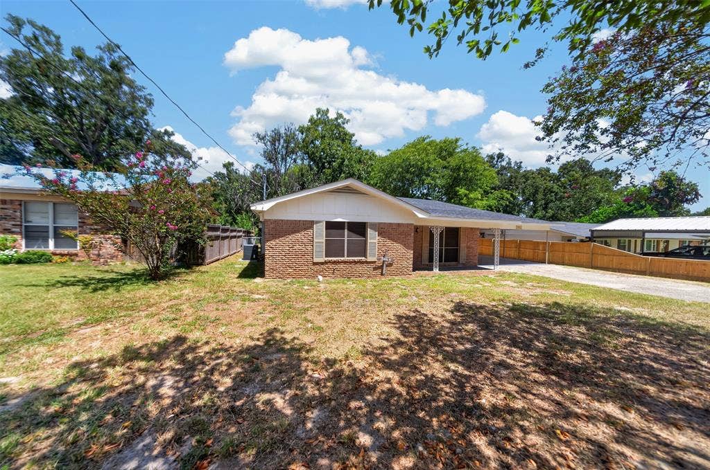 3041 Lakewood Drive, Tyler, TX 75702 Big front yard