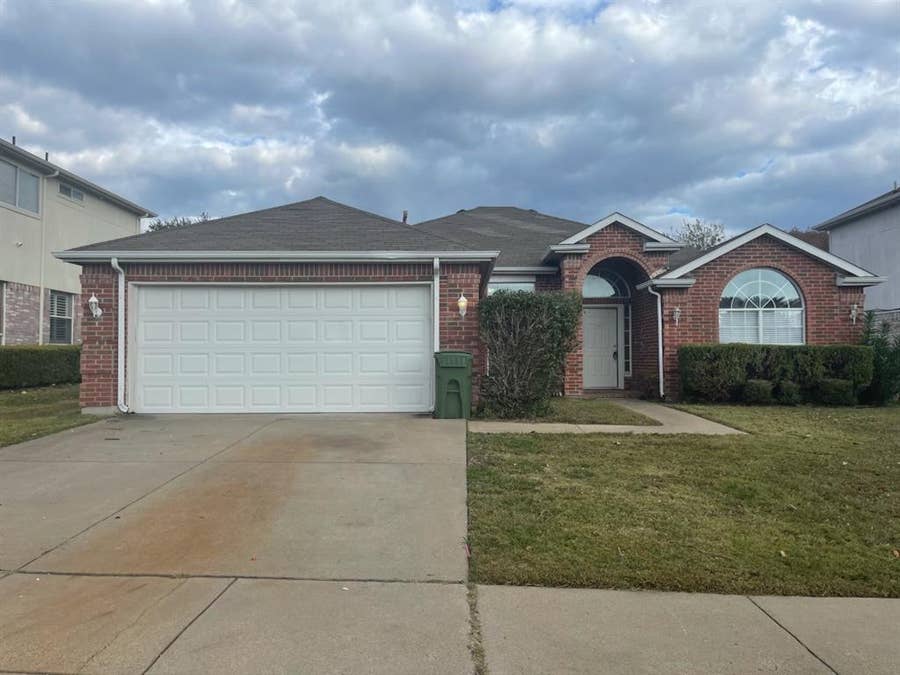 Property photo for 7709 Amsterdam Lane, Arlington, TX