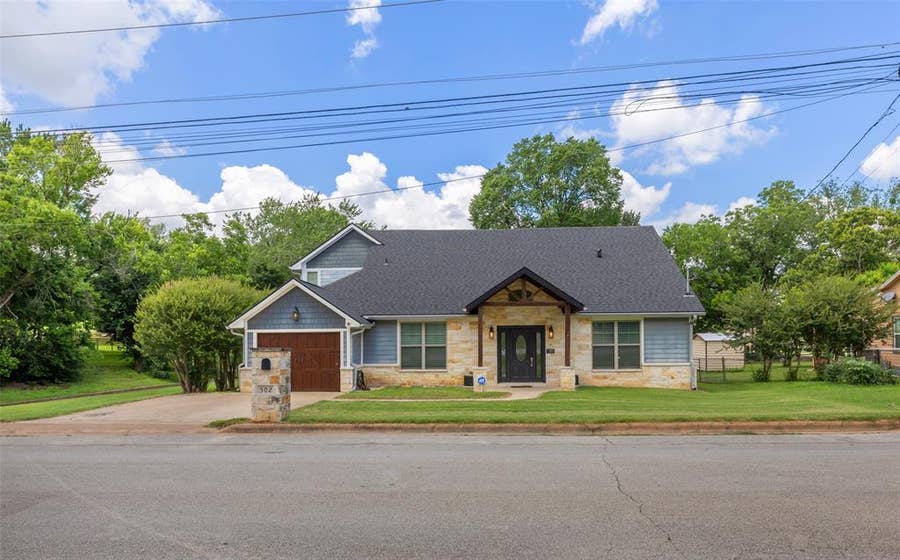 Property photo for 502 W Fawns Street, Caldwell, TX