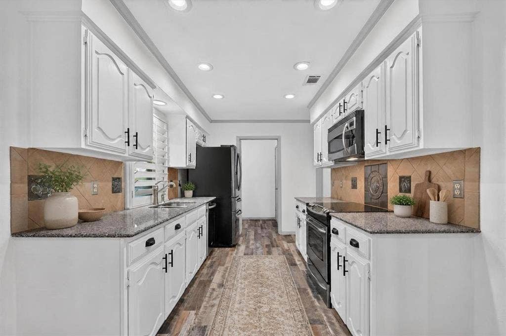 2516 Lawnview Drive, Carrollton, TX 75006