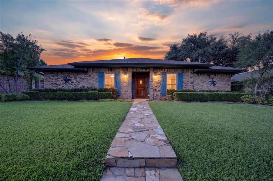 Property photo for 2516 Lawnview Drive, Carrollton, TX