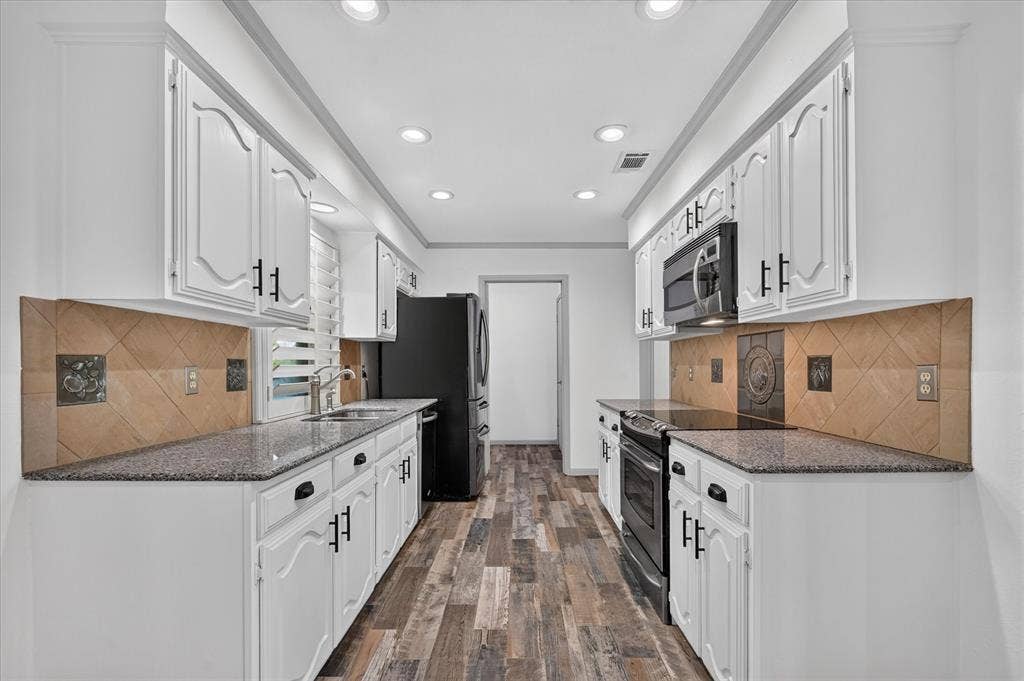 2516 Lawnview Drive, Carrollton, TX 75006