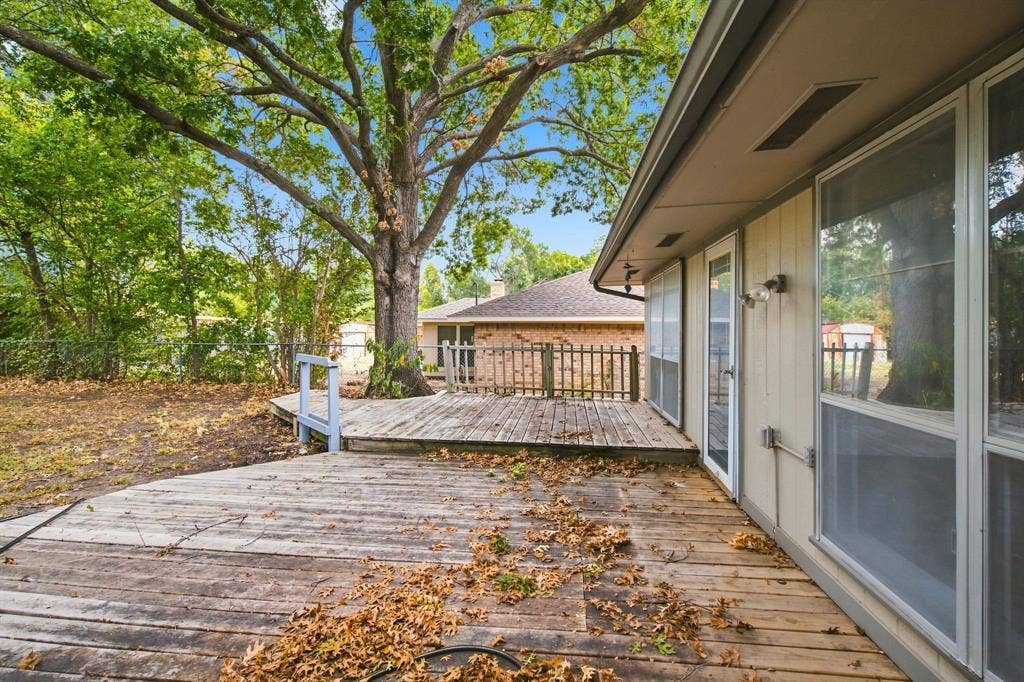 809 S Atkerson Lane, Euless, TX 76040 809 S Atkerson Lane, Euless, TX 76040